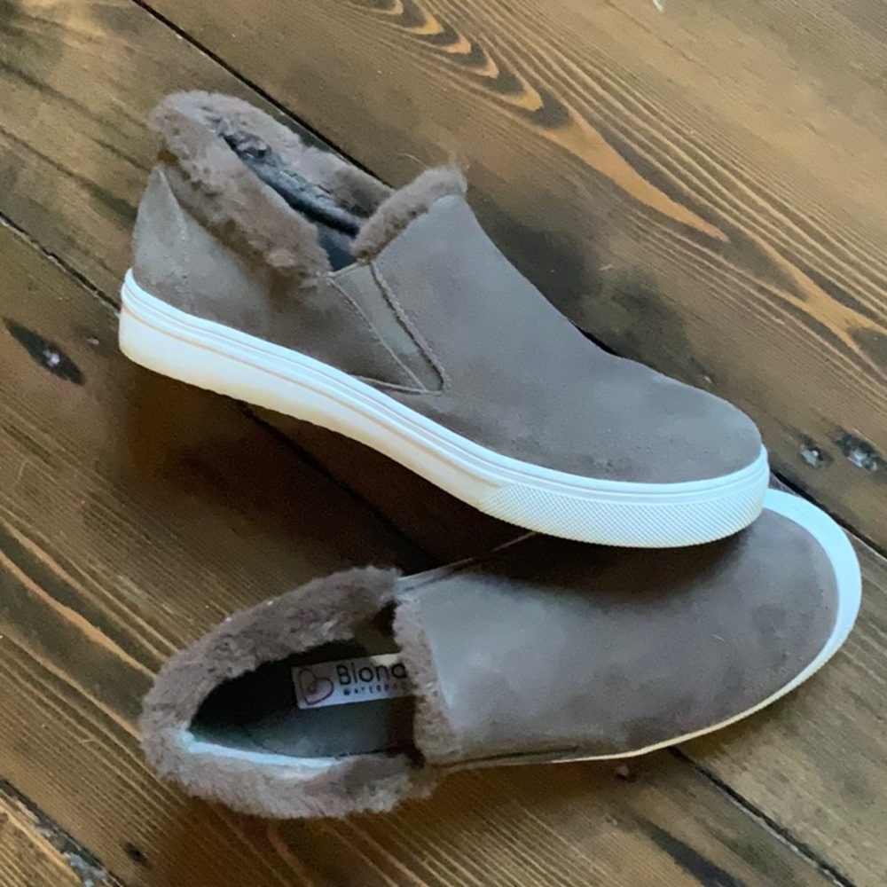 Blondo waterproof slip on shoes